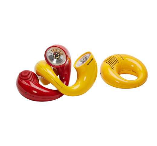 Handgelenk-Radio "Toot-a-Loop" R-72, Design J. F. Wilmin, 1969, Spritzguss, Polystyrol, Produktion National Panasonic, Japan, H: 7 cm, ⌀ 15,5 cm