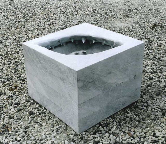 Maria Rucker, 30 Klafter tief im Haifischglas, 1998-2002 Grauer Bardiglio-Marmor, vier Schichten, 58 x 58 x 44 cm