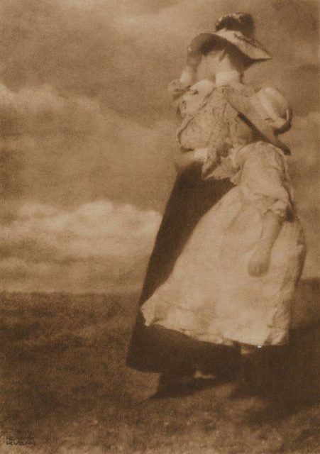 Heinrich Kühn, Windblown, um 1910, Heliogravüre,