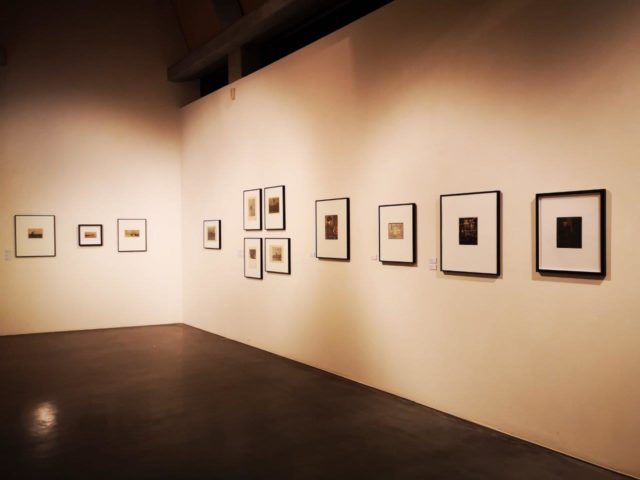 Ausstellungsansicht STRIKE A POSE. Intuition und Inszenierung