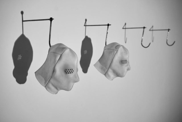 Max Weisthoff, GEGENRAUM, Leder, Stahl, 2019